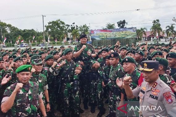 Laksamana Yudo Memberangkatkan 555 Prajurit TNI Kalteng ke Papua, Begini Pesan Tegasnya - JPNN.COM