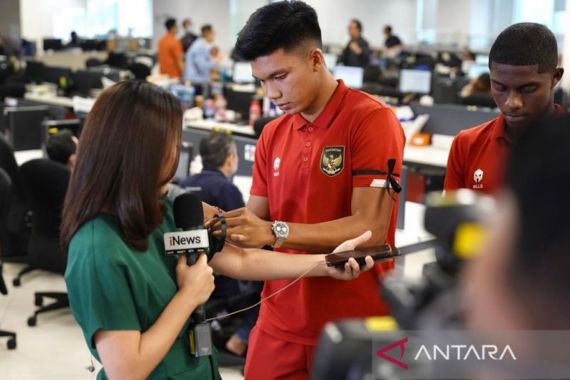 Pemain Timnas U-20 Indonesia Kompak Mengenakan Pita Hitam - JPNN.COM