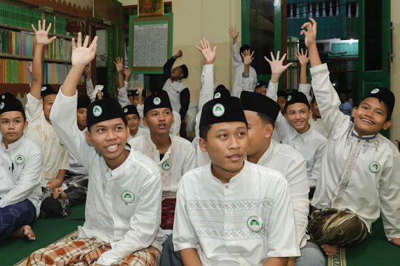 SDG Gelar Kreasi Santri Untuk Meriahkan Ramadan di Ponpes Al-Aqsha - JPNN.COM