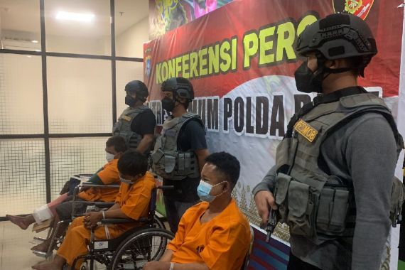 3 Perampok Asal Sumsel Ini Ditembak Polisi di Riau, Lihat Kaki Mereka - JPNN.COM