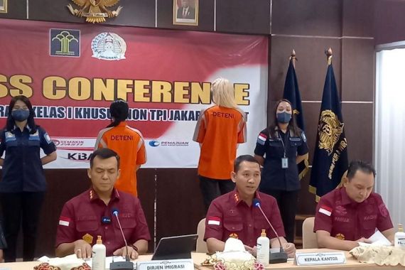 Terlibat Prostitusi Online, 2 WNA Ditangkap Imigrasi - JPNN.COM