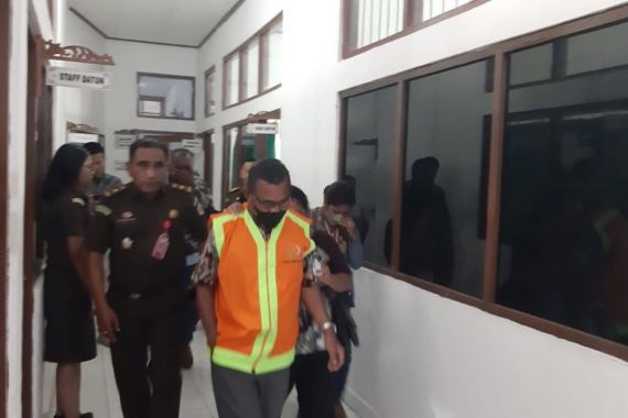 Perkara Korupsi Dana Covid-19, Sekda Flores Timur Dituntut 8 Tahun 6 Bulan Penjara - JPNN.COM