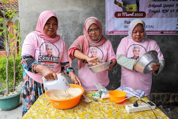 Srikandi Ganjar Gelar Pelatihan Memasak dan Menghias Bolu di Cirebon - JPNN.COM