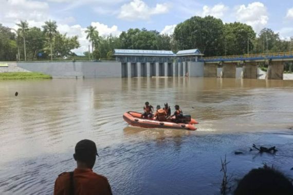 Badaruddin Hilang Terseret Arus Sungai Ameroro Konawe - JPNN.COM