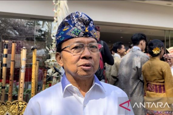 Wayan Koster Copot Jabatan Oknum Kabid Kesbangpol Bali yang Pukul Pegawai Kontrak - JPNN.COM