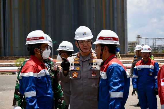 Kilang Minyak Pertamina Dumai Kembali Normal, Irjen Iqbal Beberkan Jumlah Stok BBM - JPNN.COM