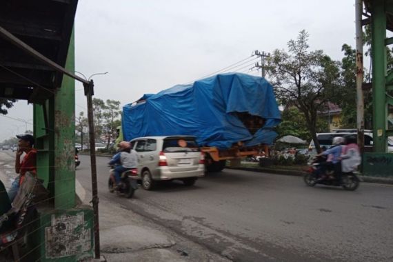 Kendaraan Pengangkut Barang Dilarang Beroperasi di Pekanbaru, Ini Alasannya - JPNN.COM