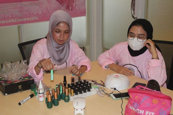 Srikandi Ganjar Adakan Kelas Nail Art Bareng Dinda Beauty - JPNN.COM