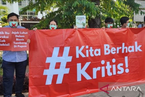 JPU Ungkap Saat Luhut Binsar Geleng-geleng Kepala Emosi, Haris Azhar Tidak Mengerti - JPNN.COM