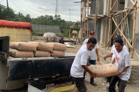 KST Pendukung Ganjar Bantu Merenovasi Masjid di Kabupaten Bogor - JPNN.COM