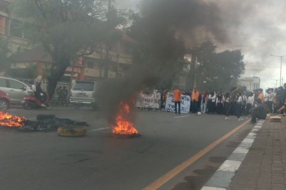 Baru Sertijab, Kapolda Sulsel Langsung Disambut Demo Mahasiswa - JPNN.COM