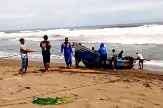 Nelayan Diduga Hilang di Perairan Santolo Garut - JPNN.COM