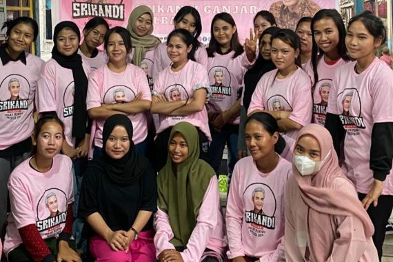 Srikandi Ganjar Kalbar Ajak Perempuan Milenial Berwisata ke Kampung Nelayan - JPNN.COM