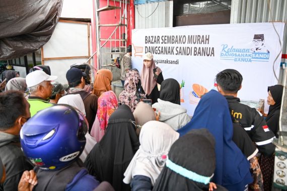 Sukarelawan Sandiaga Uno Gelar Bazar Sembako Murah di Kalsel - JPNN.COM