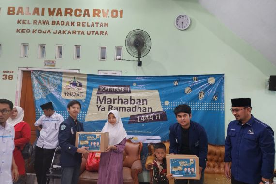 Berkah Ramadan, IKA Trisakti Berbagi Sembako kepada Anak Yatim, dan Lansia - JPNN.COM