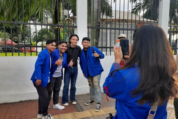 Jefri Nichol Hadir di Tengah Mahasiswa Demo Tolak UU Ciptaker - JPNN.COM