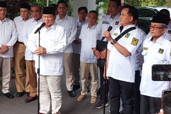 Prabowo Bertemu Yusril Kurang dari Sejam, Bahas Soal Pemilu - JPNN.COM