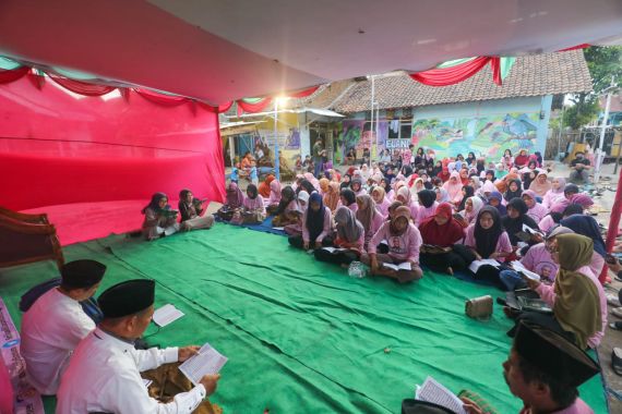 Srikandi Ganjar Banten Ajak Perempuan Baca Al-Qur’an Seraya Tunggu Waktu Berbuka - JPNN.COM