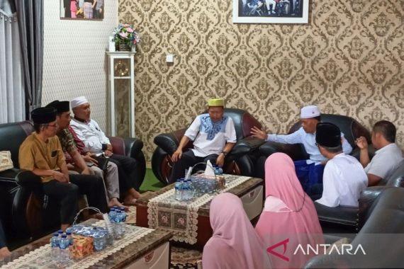 Bupati Meranti Muhammad Adil Diciduk KPK, Asmar Mengambil Kendali - JPNN.COM