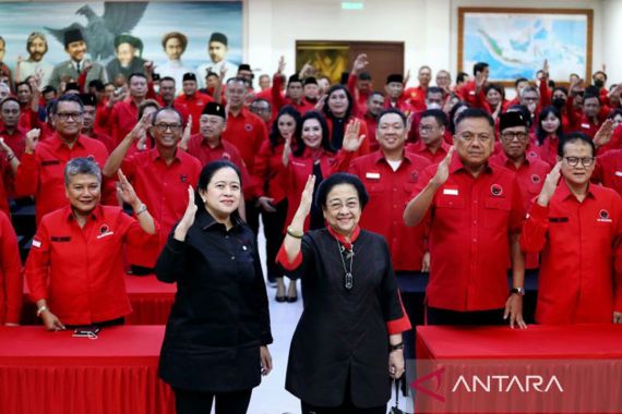 Megawati kepada Anggota Fraksi PDIP di DPR: Terus Bergerak - JPNN.COM