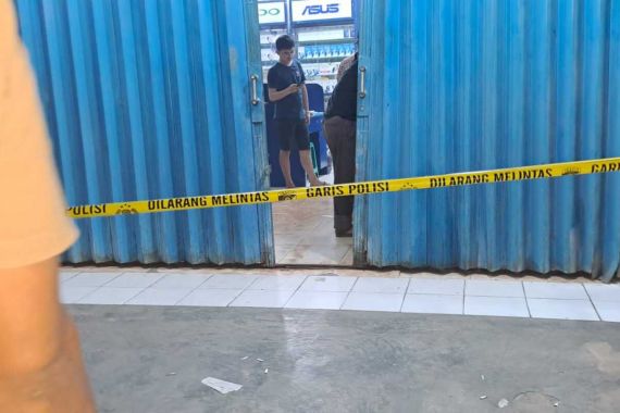 Tjhai Liong Tak Buka Toko Sampai Malam, Saat Pintu Didorong Ternyata Sudah Tak Bernyawa - JPNN.COM