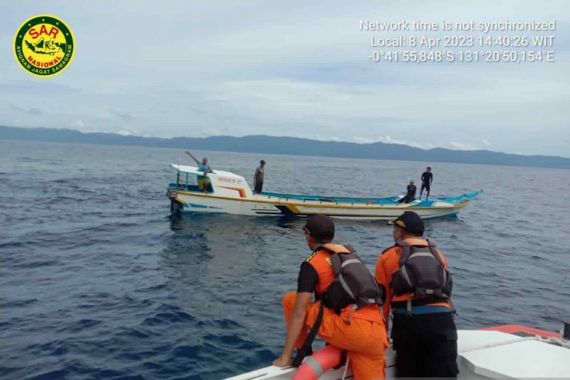 Kapal Anugerah 13 Tenggelam di Perairan Ram Raja Ampat, 4 Orang Diselamatkan Tim SAR - JPNN.COM