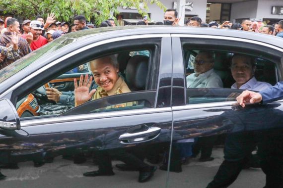 Tinjau Pasar di Boyolali, Ganjar Satu Mobil dengan Jokowi - JPNN.COM