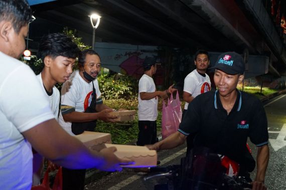 Relawan Puan Surabaya Menjaga Solidaritas dengan Sahur Keliling hingga Bakti Sosial - JPNN.COM