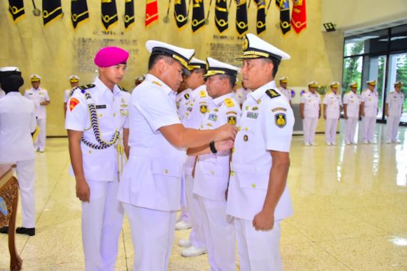 KSAL Pimpin Upacara Sertijab 6 Perwira Tinggi TNI AL, Berikut Daftar Namanya - JPNN.COM