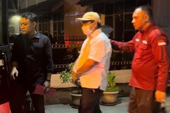 Tersandung Kasus Korupsi, Mantan Plt. Kadis PUPR Keerom Ditahan Kejaksaan - JPNN.COM