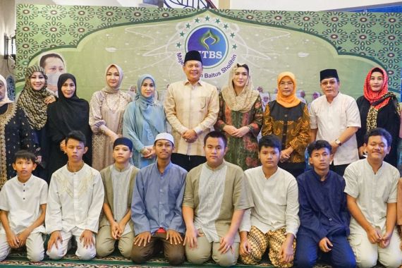 Berkah Ramadan, Bamsoet Bersama Majelis Taklim Baitus Sholihin Santuni Anak Yatim - JPNN.COM