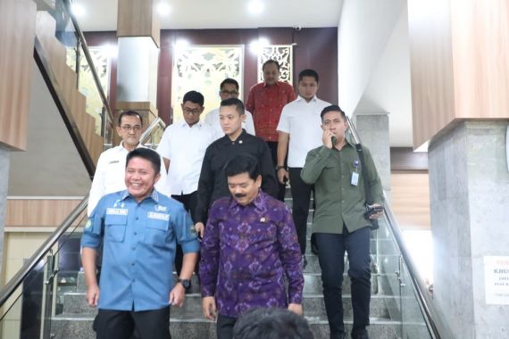 Menteri Hadi Upayakan Penyelesaian Sengketa Lahan Suku Anak Dalam di Musi Rawas - JPNN.COM