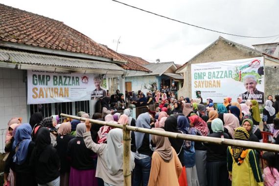 Ganjar Muda Padjajaran Borong Sayur Hasil Petani di Lembang - JPNN.COM