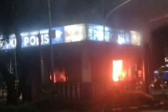 Pos Lantas Diserang, Motor Polisi Dibakar di Sulsel, Pesan Sudah Disampaikan kepada Kapolri - JPNN.COM