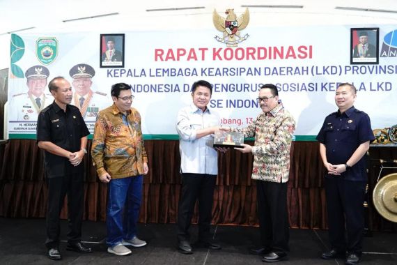 Sumsel Harus Siap jadi Tempat Bagi Daerah Lain untuk Belajar Sistem Kearsipan - JPNN.COM