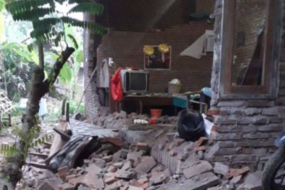 Gempa Tuban Merusak Rumah di Jember - JPNN.COM