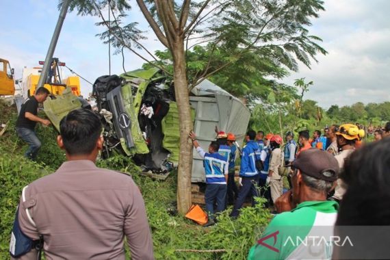 Kecelakaan Beruntun di Tol Boyolali, Korban Meninggal Dunia 8 Orang - JPNN.COM