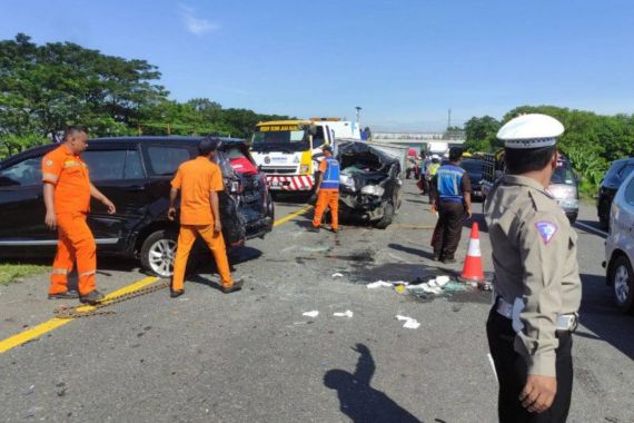 Kronologi 4 Kendaraan Kecelakaan di Tol Palikanci, Ada yang Meninggal - JPNN.COM