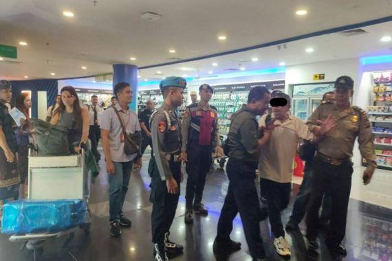 Mabuk, Bule Australia Bikin Ulah di Bandara Ngurah Rai Bali - JPNN.COM