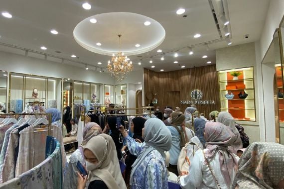 Tawarkan Fesyen Muslim Simpel dan Elegan, Nada Puspita Buka Butik di Bekasi - JPNN.COM