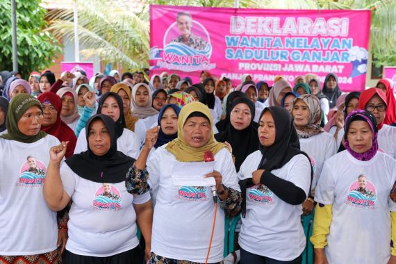 Wanita Nelayan Sadulur Ganjar Ciptakan Rumah Produksi Keripik Kelapa - JPNN.COM