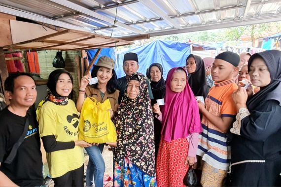 ILUNI UI Peduli Tebar Bantuan untuk 400 Kepala Keluarga Korban Gempa Cianjur - JPNN.COM