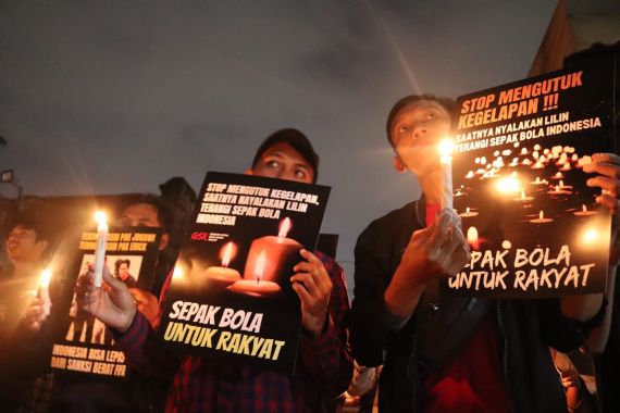 Menolak Lupa Piala Dunia U-20, Suporter Surabaya Gelar Aksi 1.000 Lilin dan Doa Bersama - JPNN.COM