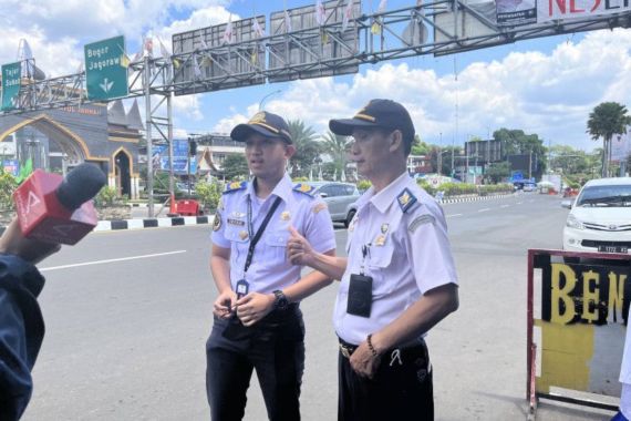 Simpang Gadog Bogor Mulai Ramai Didominasi Kendaraan Pribadi Pemudik - JPNN.COM