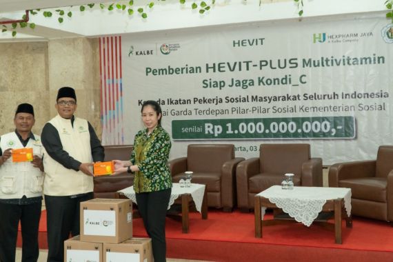 Hevit-C Berbagi Berkah THR di Bulan Ramadan - JPNN.COM