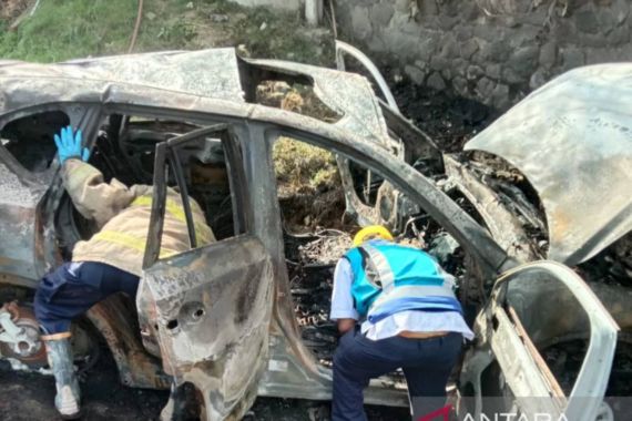 Mazda CX5 Terbakar di Tol Tangerang-Jakarta, Sopir Tewas - JPNN.COM