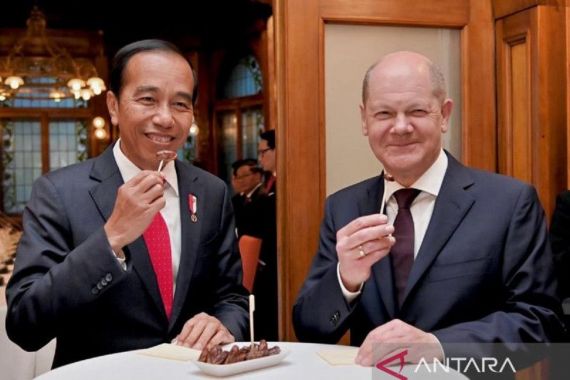 Presiden Jokowi Berbuka Puasa Ditemani Kanselir Jerman, Lihat Itu Sajiannya - JPNN.COM