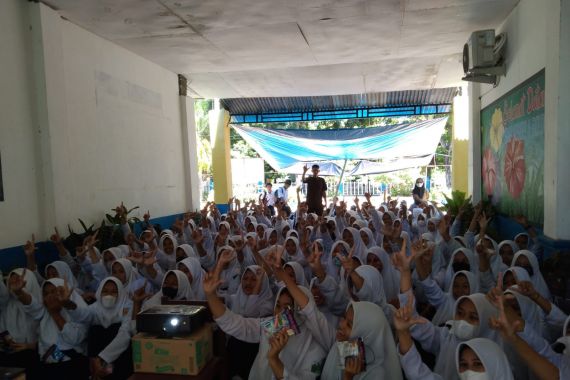 Kemenkominfo Ajak Siswa di Luwu untuk Sukses Belajar dengan Literasi Digital - JPNN.COM