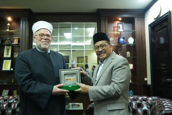 Mahmoud Al-Habbasy Ungkap Kondisi Rakyat Palestina saat Bertemu Wamenag Zainut - JPNN.COM