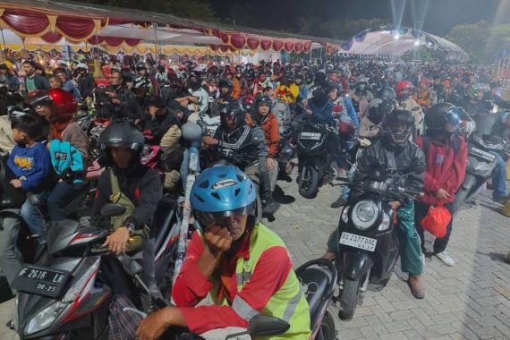 Pelabuhan Ciwandan mulai Dibanjiri Pemudik Sepeda Motor - JPNN.COM